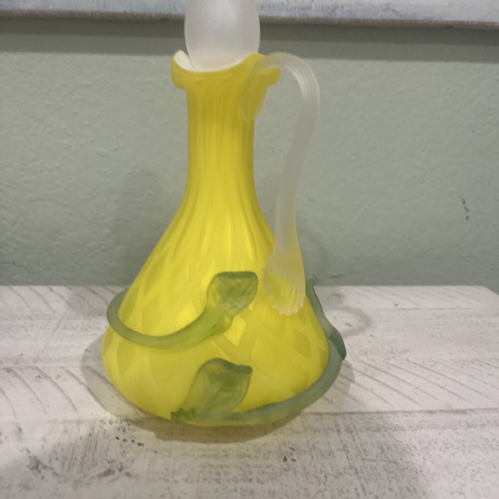 Fenton Burmese Yellow Cased Glass Diamond Pattern w/ Leaves – Damaged ‼️ - Picture 3 of 12
